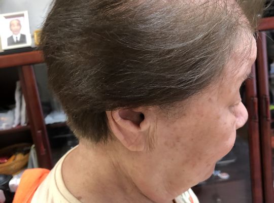 カットカラー後の女性