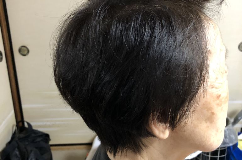 カットカラー後の女性