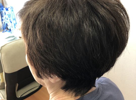 カットカラー後の女性