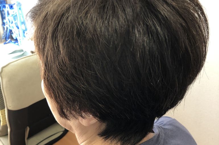 カットカラー後の女性