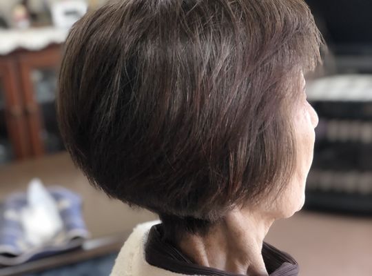 カットカラー後の女性